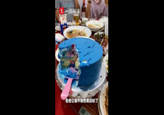网红蛋糕吃完牙变蓝是怎么回事 食用色素超标有什么危害