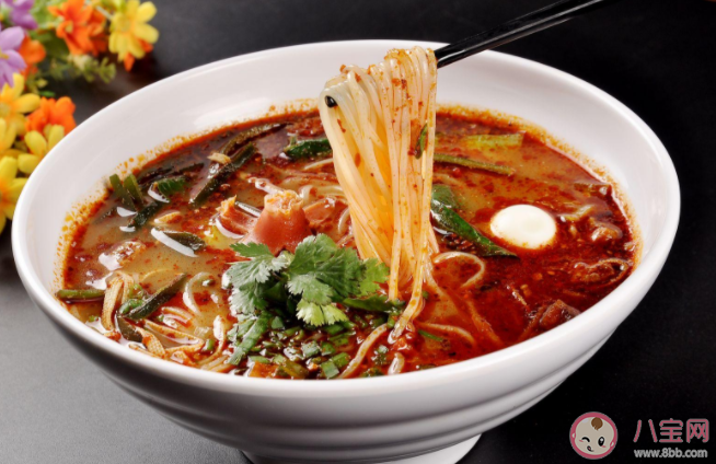 过桥米线和酸辣米线哪道美食是云南的特色小吃 蚂蚁庄园7月13日正确答案