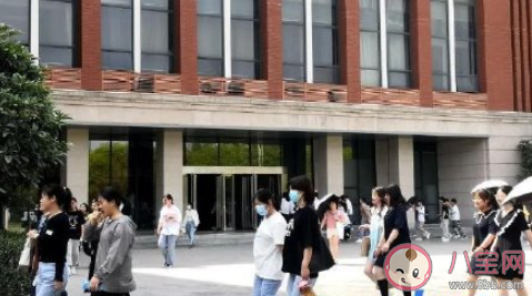 大学生付费实习是天坑还是捷径 如何看待大学生付费实习