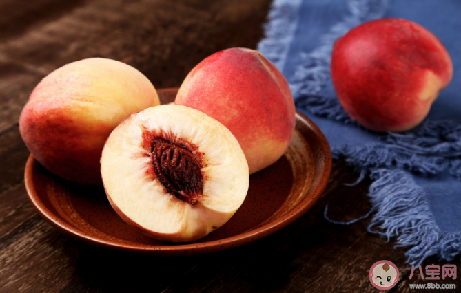 孩子吃桃子有什么好处 给孩子吃桃要注意什么