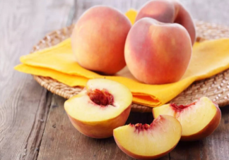 孩子吃桃子有什么好处 给孩子吃桃要注意什么