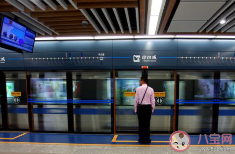 上海地铁提醒车厢内少跷二郎腿 地铁上有哪些不文明行为