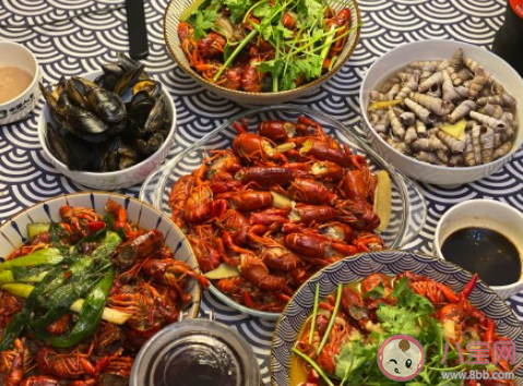 小龙虾吃到一半突然活了一只是怎么回事 小龙虾要怎么处理才干净