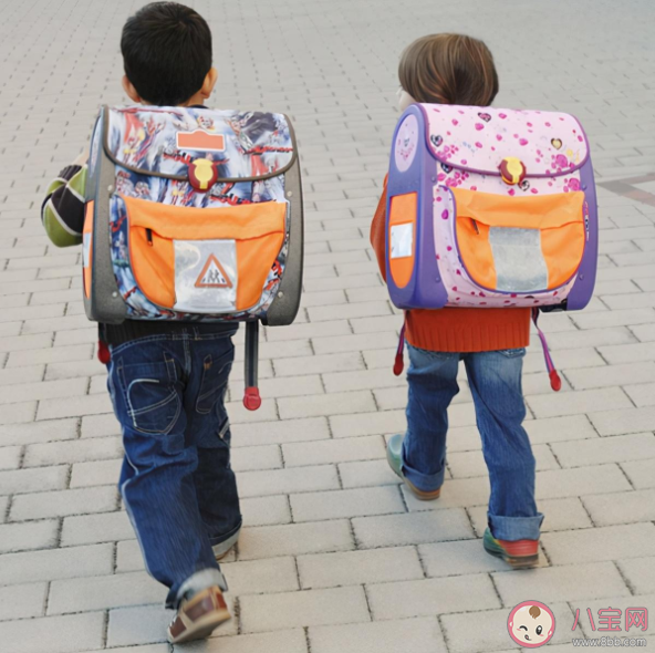 孩子上小学书包怎么挑选 ​不合理的书包对孩子有什么伤害