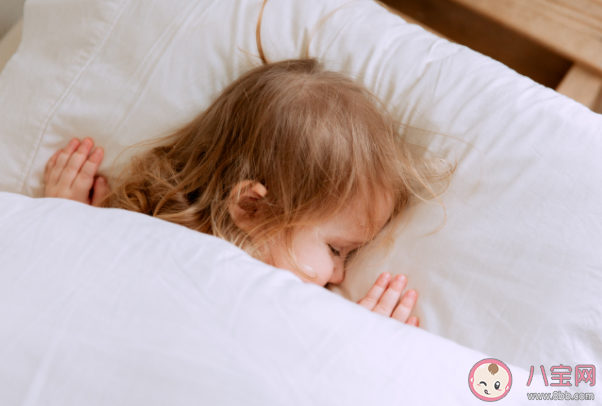 孩子一出生就要分床睡吗 孩子分房睡如何顺利执行