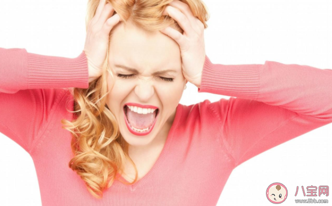 女子车站等人过度焦虑诱发碱中毒是怎么回事 情绪激动焦虑为什么会碱中毒 女子车站等人过度焦虑诱发碱中毒是怎么回事 情绪激动焦虑为什么会碱中毒