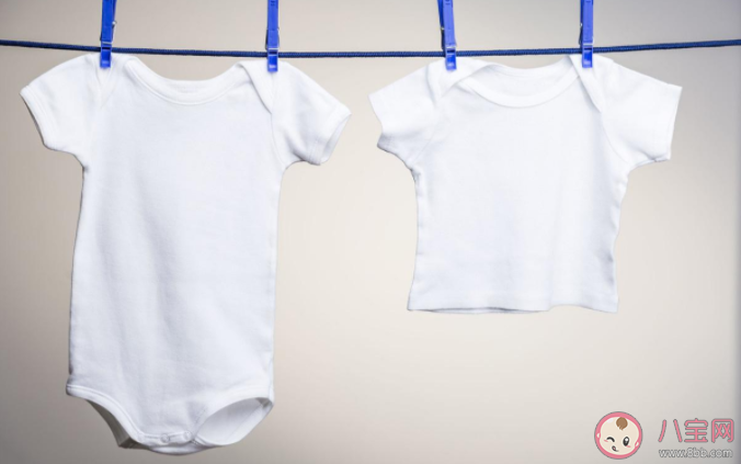 穿的白衣服发黄了怎么变白 如何防止白衣服变黄