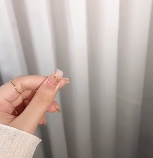杨倩的同款珍珠美甲怎么做 珍珠美甲有哪些好看的款式