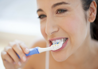 每次刷牙时间应该控制在几分钟左右 刷牙时间越长越好吗