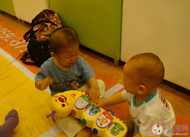 孩子玩具被抢以后父母应该怎么办 正确做法是什么
