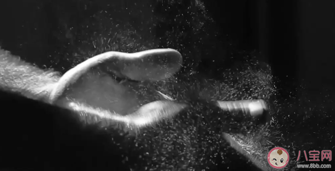 体操运动员比赛前为什么要往手上涂白粉 蚂蚁庄园8月6日答案