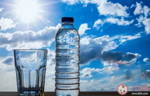 饮用纯净水会导致骨质疏松软骨病吗 经常喝纯净水对身体不好是真的吗