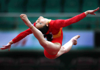 为什么体操女运动员年龄都偏小 体操女运动员为什么都不高