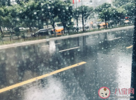 入秋的第一场雨的说说 秋天的第一场雨朋友圈 入秋的第一场雨的说说 秋天的第一场雨朋友圈