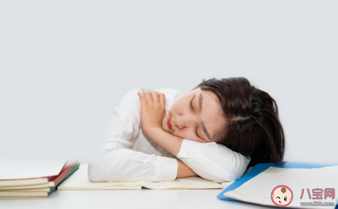 上课就困有什么解决方法吗 如何解决上课犯困的毛病