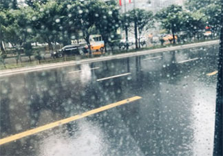 入秋的第一场雨的说说 秋天的第一场雨朋友圈