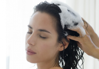 ​为什么头发油的特别快 头发油腻有什么方法改善