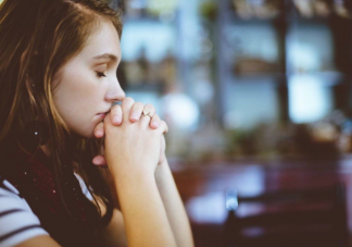 女生分手之后会想什么 女生分手后的心理变化过程