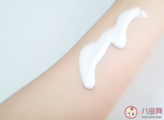每天涂身体乳身体真的会变白吗 长期涂身体乳有什么好处