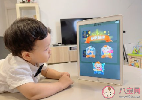 孩子成绩不好该不该找老师 成绩不好家长要怎样跟老师沟通