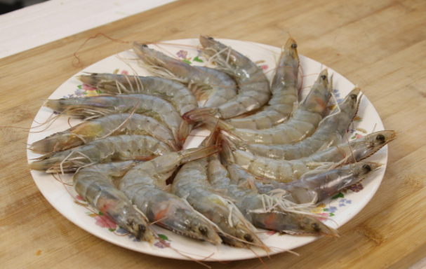 虾背里的黑线真的很脏吗 虾线一定要去除吗