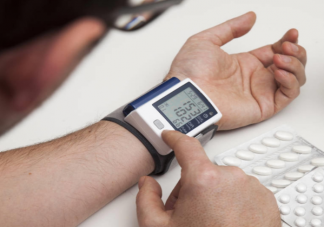 俩胳膊测的血压不一样怎么回事 测血压用哪只胳膊比较准