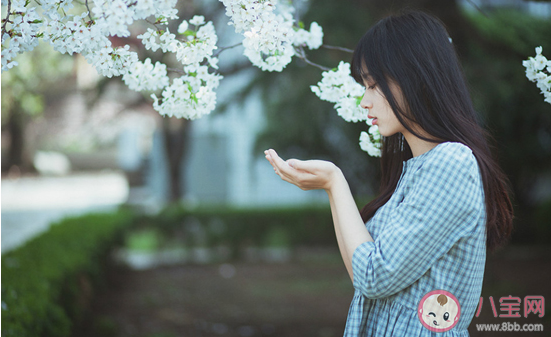 和喜欢的人做朋友是啥体验 只能和喜欢的人成为朋友感受