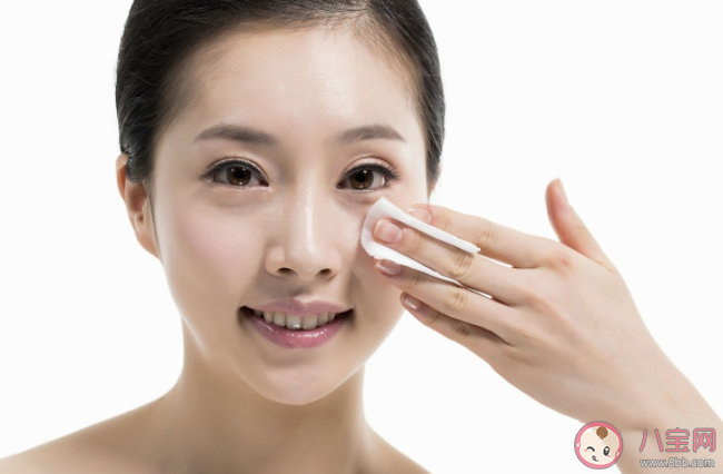 没有化妆可以使用卸妆水吗 过度使用卸妆水的危害是什么