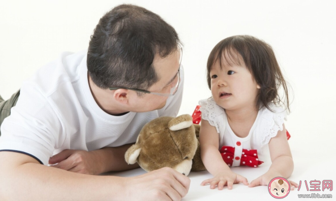 家长该不该在孩子面前示弱 父母如何正确和孩子示弱