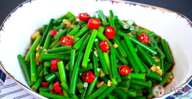 绿头蒜苔和红头蒜苔有什么区别 买哪种蒜苔比较好呢 绿头蒜苔和红头蒜苔有什么区别 买哪种蒜苔比较好呢