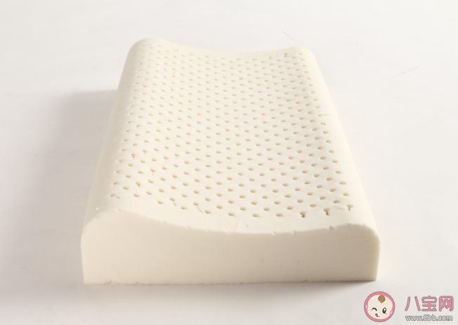 荞麦枕和乳胶枕哪个睡的更舒服 枕头里放什么可以能安神助眠 荞麦枕和乳胶枕哪个睡的更舒服 枕头里放什么可以能安神助眠