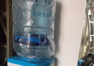 桶装水为什么可以放很久 买桶装水怎么避坑安全
