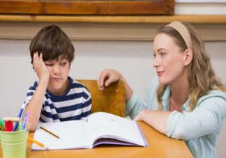 中国父母过度关注孩子学习原因是什么 过度关注孩子学习有什么危害