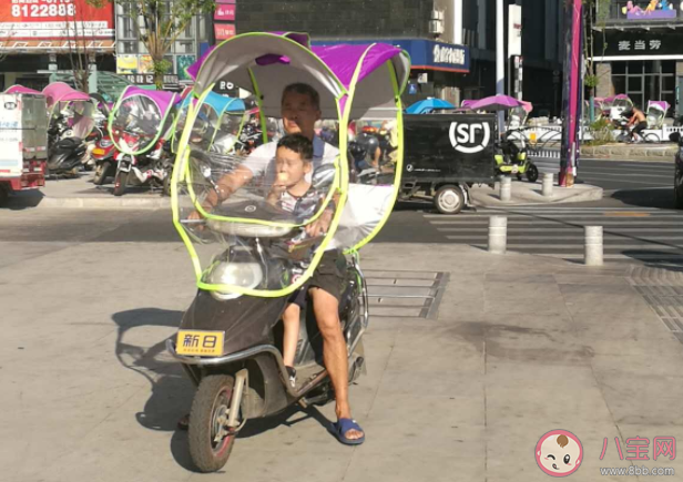 骑电动车接送孩子要避免哪些危险姿势 骑电瓶车接孩子注意事项