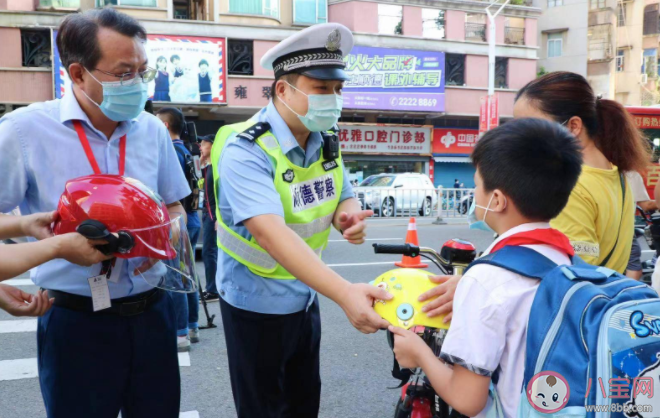 骑电动车接送孩子要避免哪些危险姿势 骑电瓶车接孩子注意事项