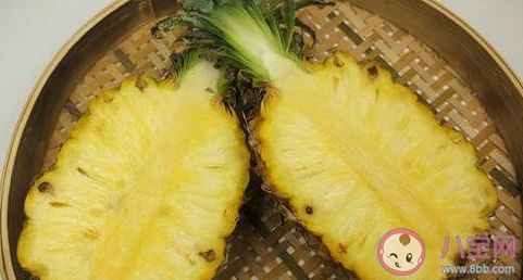 为什么菠萝得泡盐水里 辣椒和酱油拌菠萝好吃吗