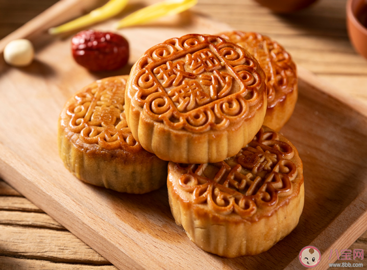 食用月饼一天别超过一百克 哪些人要少吃月饼