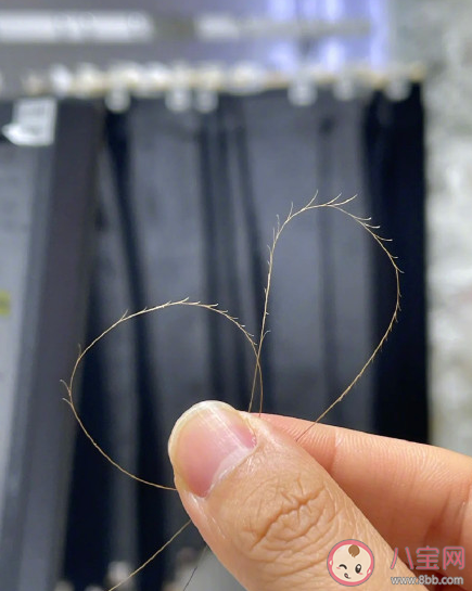 头发干枯分叉的原因是什么 如何修复分叉的头发 