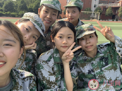 孩子上大学军训妈妈发朋友圈说说 小孩军训家长发朋友圈的配词