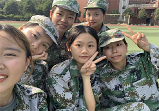 孩子上大学军训妈妈发朋友圈说说 小孩军训家长发朋友圈的配词