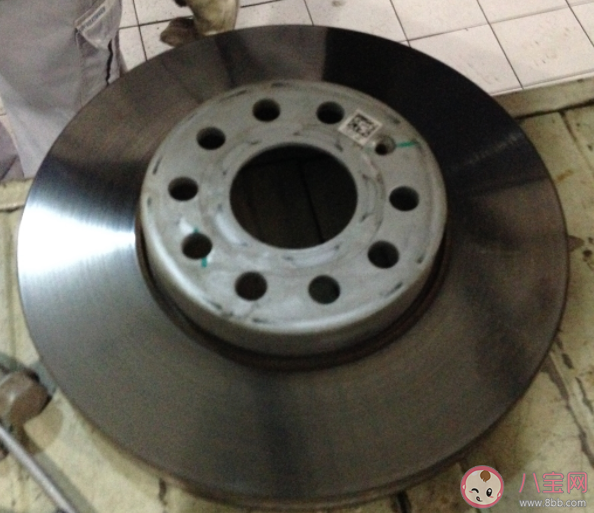 刹车盘生锈需要更换吗 什么情况下该更换刹车盘