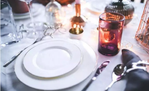 饭前用热水烫餐具真的可以杀菌吗 在外面如何吃的更加安全一些