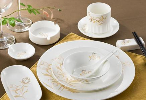 饭前用热水烫餐具真的可以杀菌吗 在外面如何吃的更加安全一些