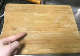 菜板用开水烫一下能烫干净吗 砧板如何清洁使用