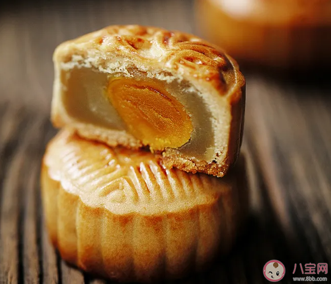 月饼是早上吃还是晚上吃好 吃月饼太腻怎么解腻 月饼是早上吃还是晚上吃好 吃月饼太腻怎么解腻