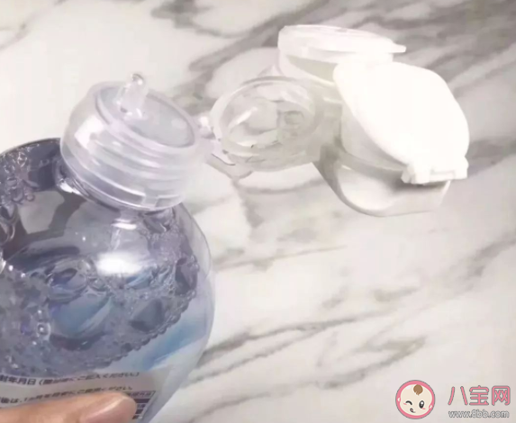 隐形眼镜放在矿泉水里可以吗 矿泉水泡了一夜隐形眼镜可以戴吗