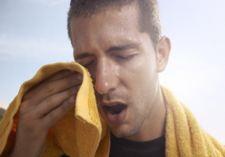 爱出汗是身体发虚吗 为什么有的人又很难出汗