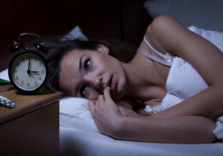 一夜不睡患阿尔茨海默病风险就可能提高 一夜不睡会不会猝死