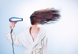 洗头是早上洗还是晚上洗好 洗完头如何正确干发