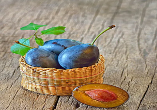 宝宝适合吃西梅吗 秋季给孩子吃西梅有什么好处